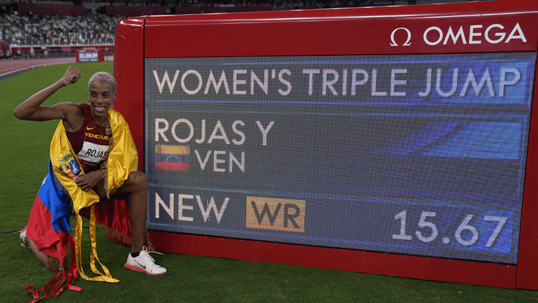 Η Ρόχας κατέκτησε το χρυσό μετάλλιο στο τριπλούν με παγκόσμιο ρεκόρ