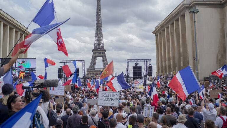 Διαδηλώσεις στο Παρίσι και σε άλλες πόλεις κατά του πιστοποιητικού υγείας Διαδηλώσεις στο Παρίσι και σε άλλες πόλεις κατά του πιστοποιητικού υγείας