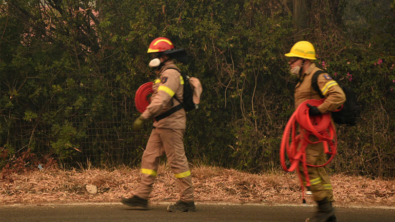 Στους 16 οι τραυματίες από την πυρκαγιά στην Αιγιάλεια