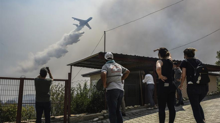 ΕΕ: Η ΕΕ κινητοποιεί πυροσβεστικά αεροσκάφη βοηθώντας την Τουρκία στην κατάσβεση των πυρκαγιών ΕΕ: Η ΕΕ κινητοποιεί πυροσβεστικά αεροσκάφη βοηθώντας την Τουρκία στην κατάσβεση των πυρκαγιών
