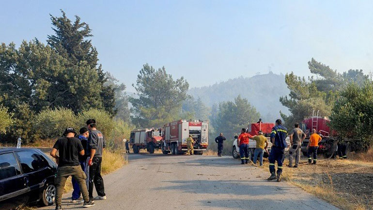 Ρόδος: Εκκενώνεται το χωριό Μαριτσά
