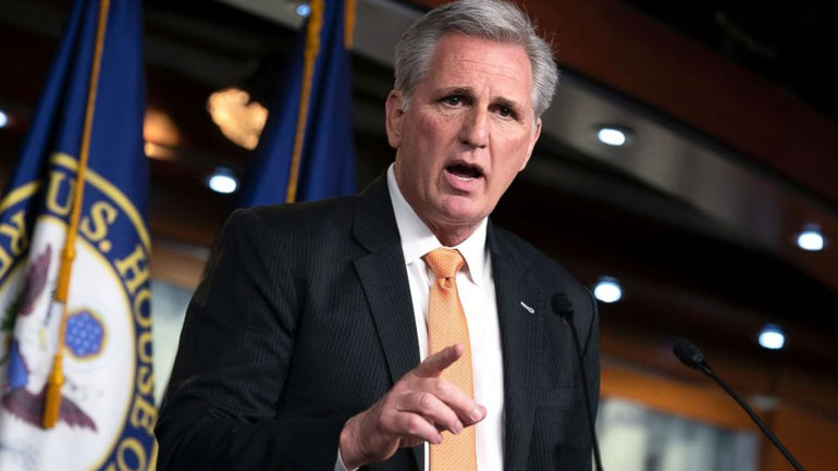 ΗΠΑ: Δημοκρατικοί ζητούν την παραίτηση του επικεφαλής των Ρεπουμπλικάνων λόγω αστείου με… σφυρί ΗΠΑ: Δημοκρατικοί ζητούν την παραίτηση του επικεφαλής των Ρεπουμπλικάνων λόγω αστείου με… σφυρί