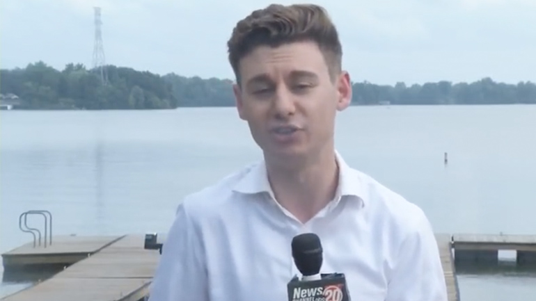 Ρεπορτάζ δίπλα σε μια λίμνη Ρεπορτάζ δίπλα σε μια λίμνη