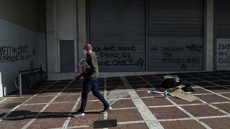 Συστάσεις προς τους δήμους για την προστασία των αστέγων από τον καύσωνα