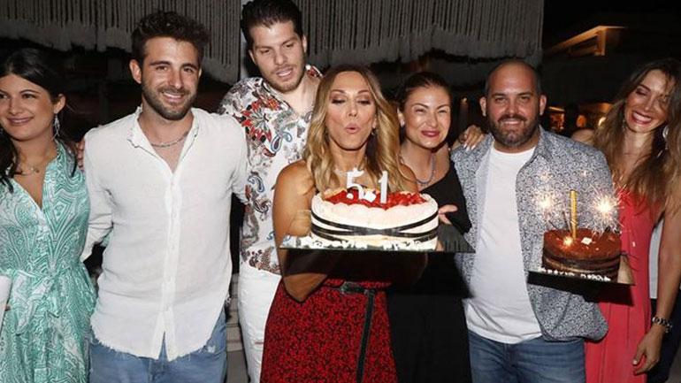 Έλλη Κοκκίνου: Γιόρτασε τα 51α γενέθλιά της παρέα με φίλους και συνεργάτες