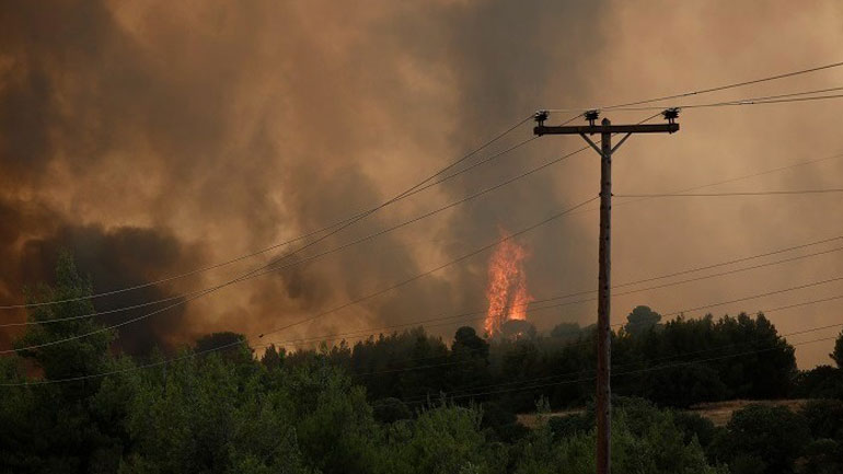 Επικίνδυνη φωτιά στη Λίμνη Ευβοίας – Εκκενώνονται οικισμοί Επικίνδυνη φωτιά στη Λίμνη Ευβοίας – Εκκενώνονται οικισμοί