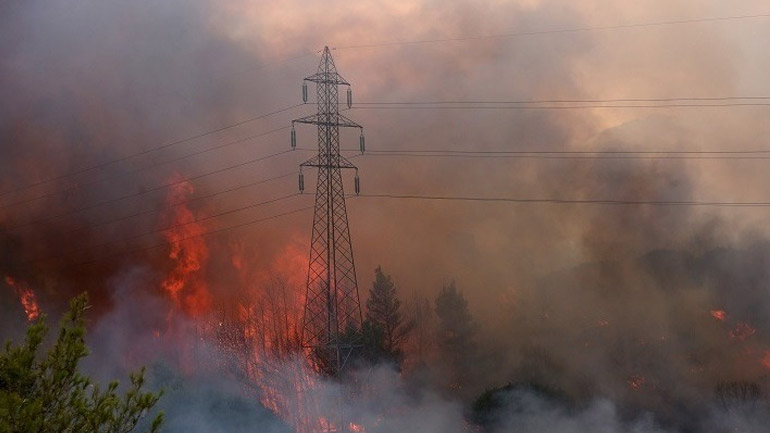 Σε εξέλιξη η φωτιά στο Βασιλίτσι Μεσσηνίας