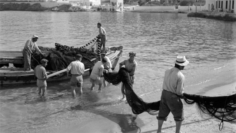 «Το νησί που μάγεψε τον κόσμο – Η Μύκονος του ’50»: Φωτογραφική έκθεση του Αμερικανού R. McCabe