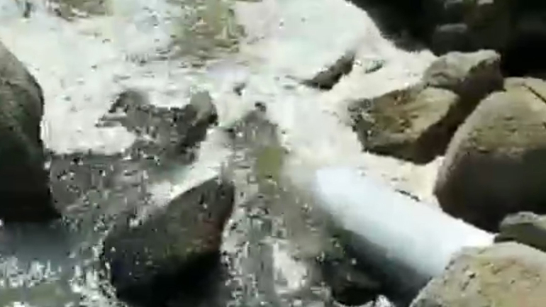 Η κατάντια των δημόσιων υπηρεσιών “μόλυνε” και τα… νερά της Μυκόνου!