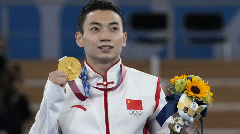 Ολυμπιονίκης ο Κινέζος Ζου στους παράλληλους ζυγούς