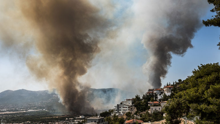 Meteo: Kρίσιμες οι επόμενες ώρες για την εξάπλωση της πυρκαγιάς στην Βαρυμπόμπη