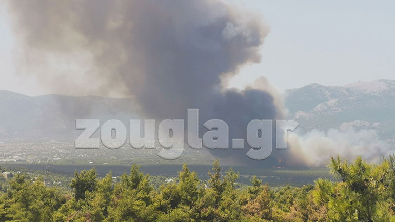 Πυρκαγιά στη Βαρυμπόμπη: Πού έχει διακοπεί η κυκλοφορία