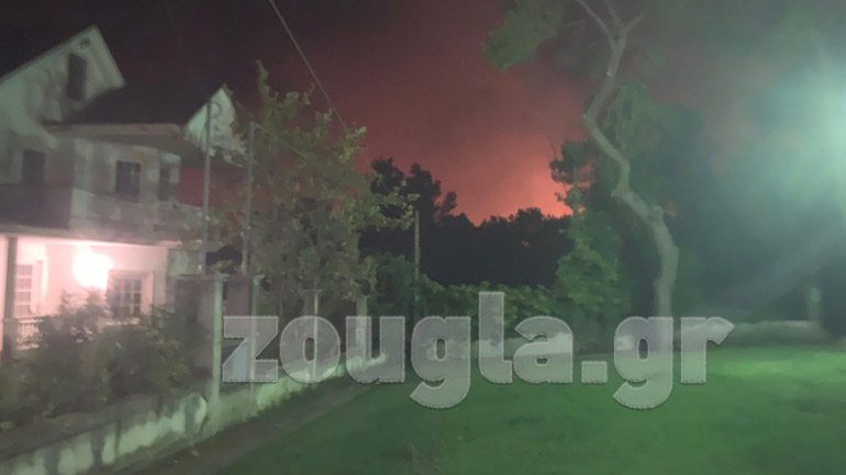 Νύχτα τρόμου στο Κρυονέρι – Εκκενώνεται μέρος του οικισμού Νύχτα τρόμου στο Κρυονέρι – Εκκενώνεται μέρος του οικισμού