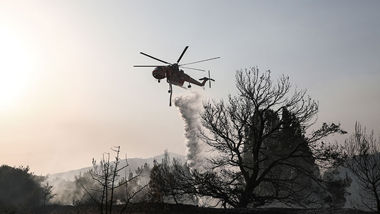 Η Κύπρος στέλνει πυροσβέστες και αεροσκάφη για τις φωτιές σε Βαρυμπόμπη και Ρόδο