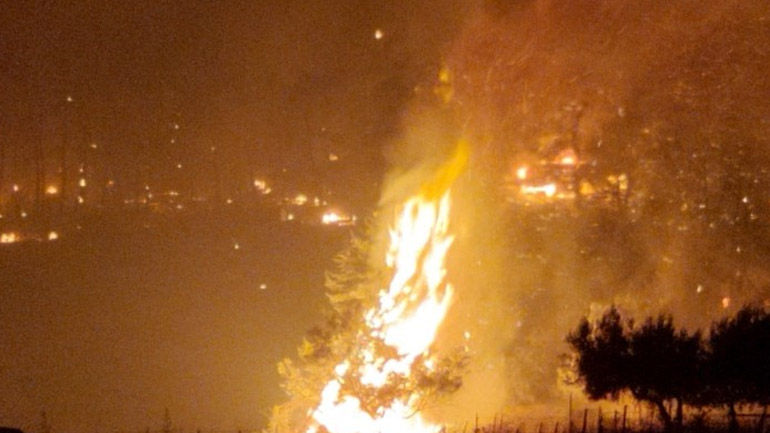 Βόρεια Εύβοια: Αγωνία για τα χωριά Αμέλαντες, Σκεπαστή που τα κυκλώνουν οι φλόγες