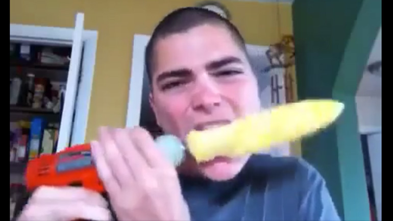 Πώς θα φας γρήγορα ένα καλαμπόκι