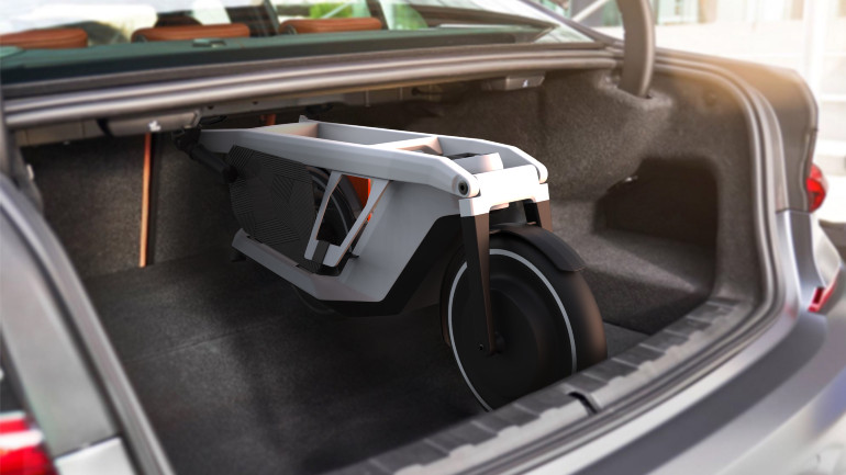 Το Clever Commute σπάει και μπαίνει στον ειδικό χώρο του πορτμπαγκάζ μιας BMW 320!