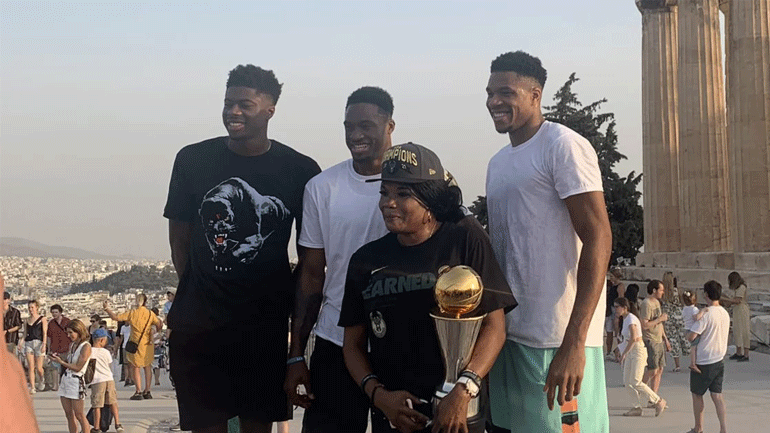 Στην Ακρόπολη ο Γιάννης Αντετοκούνμπο