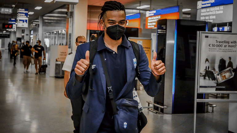 Στίβος: Επέστρεψαν στην Αθήνα και οι Καραλής, Φιλιππίδης