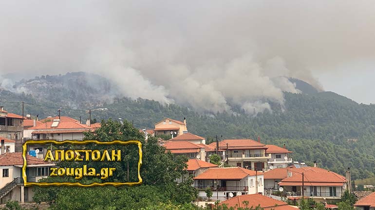 Εσπευσμένη εκκένωση του χωριού Κουρκουλοί – Οι φλόγες πλησιάζουν τον οικισμό