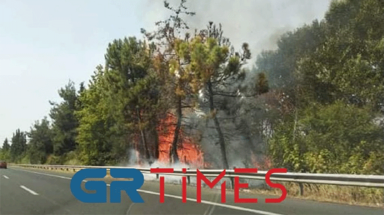 Πυρκαγιά στα διόδια Αιγινίου