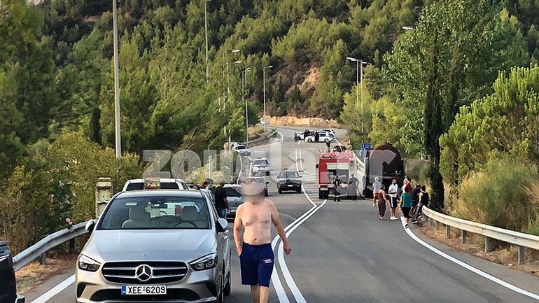 Ηλεία: Καίγονται σπίτια στο Λάλα