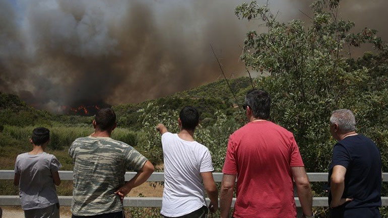 Δύο πολίτες και δύο πυροσβέστες με ελαφρά εγκαύματα και αναπνευστικά προβλήματα στο Κέντρο Υγείας Αρχαίας Ολυμπίας