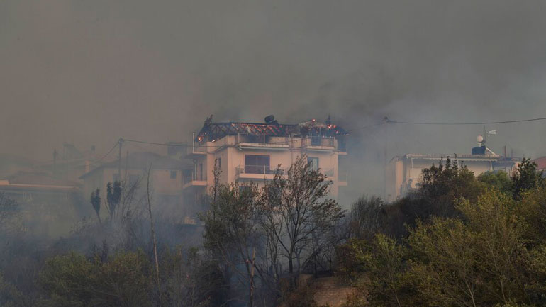 Η Εκκλησία συμπαρίσταται σε όσους επλήγησαν από τη φωτιά