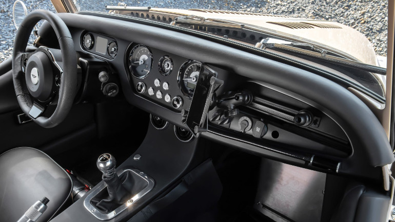 Το εσωτερικό είναι λίγο πιο σκληροτράχηλο για περισσότερη ανθεκτικότητα στις χωμάτινες διαδρομές.