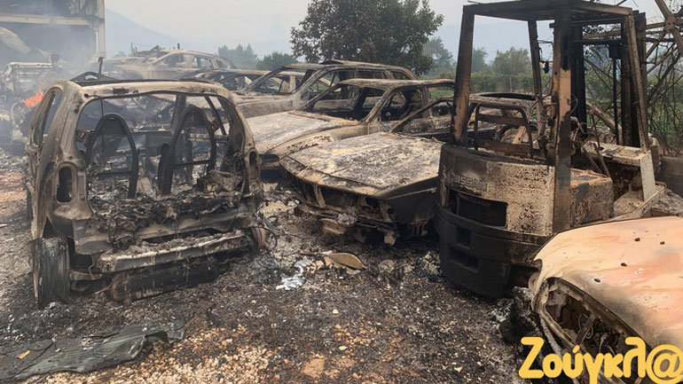 Αφίδνες: Τυλίχτηκε μάντρα αυτοκινήτων στις φλόγες