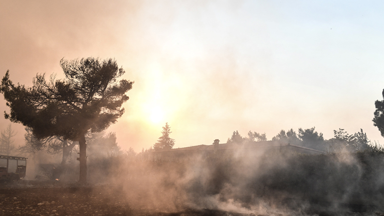 Στο έλεος της φωτιάς η Αττική