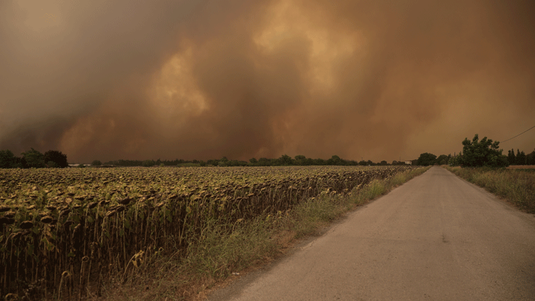 Πληθαίνουν τα μέτωπα στη βορειοκεντρική Εύβοια – Νέες εκκενώσεις χωριών