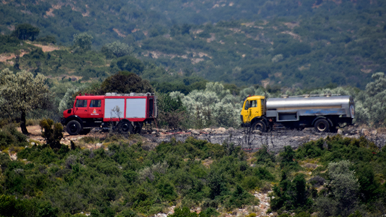 Με υδροφόρες συνδράμει ο Δήμος Πειραιά στην κατάσβεση των πυρκαγιών