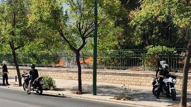 Φωτιά στο Πεδίον του Άρεως: Γυναίκα διώκεται για εμπρησμό σε βαθμό πλημμελήματος
