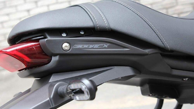 Η σέλα στο ACX είναι μονοκόμματη πλέον!