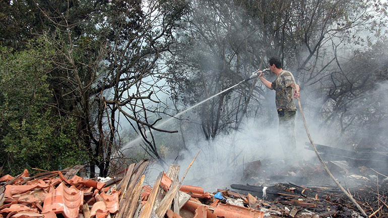 Απεγκλωβισμός ατόμων στο Γύθειο λόγω πυρκαγιάς