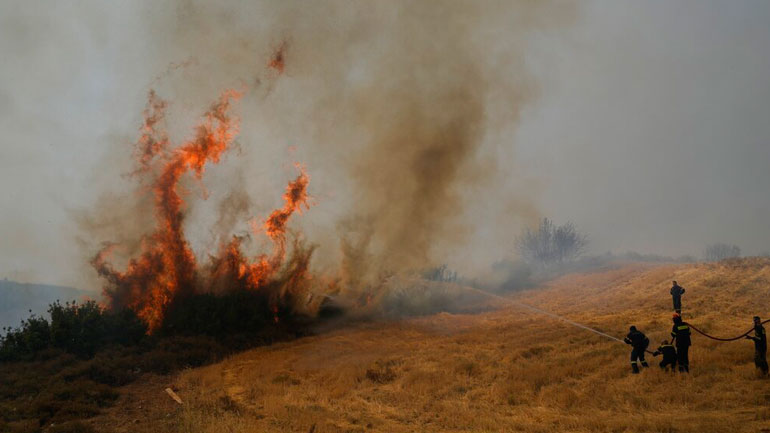 Μάχη με τις φλόγες στην Μέλπεια Μεσσηνίας