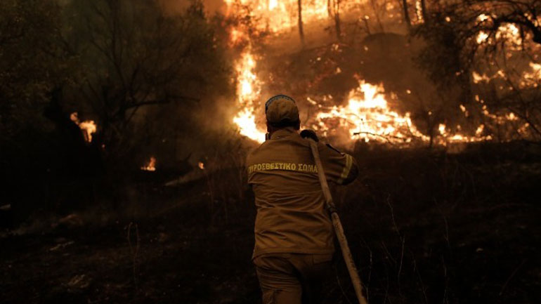 Ηράκλειο: Σε πλήρη εξέλιξη η φωτιά στην περιοχή Μουζουρά Ηράκλειο: Σε πλήρη εξέλιξη η φωτιά στην περιοχή Μουζουρά