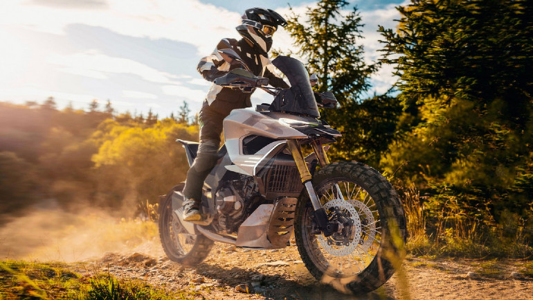 Η Adaptive έρχεται πιο κοντά στη φιλοσοφία του X-ADV της Honda με αρκετή τεχνολογία πάνω του.