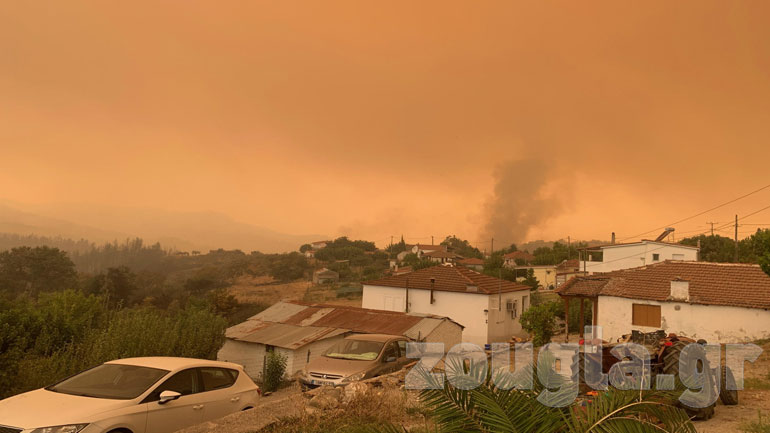 Κινδυνεύει το χωριό Γαλατσώνα – Αναζωπύρωση σε Αβγαριά