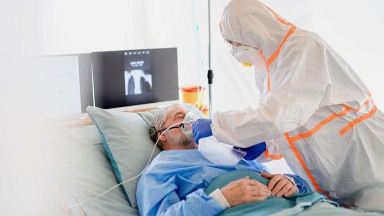 Ιικά σωματίδια του SARS-CoV-2 στον αμφιβληστροειδή ασθενών με COVID-19