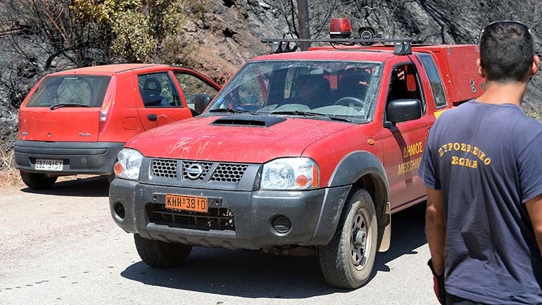 Δυνάμεις της Πυροσβεστικής επιχειρούν συνεχώς στα μέτωπα φωτιάς σε Αρκαδία και Μεσσηνία