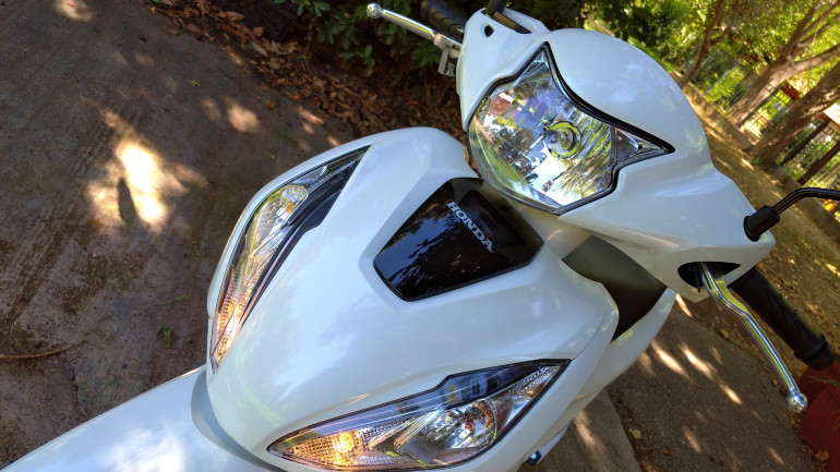 Τα φωτιστικά σώματα δεν είναι LED, ωστόσο λειτουργούν άψογα.