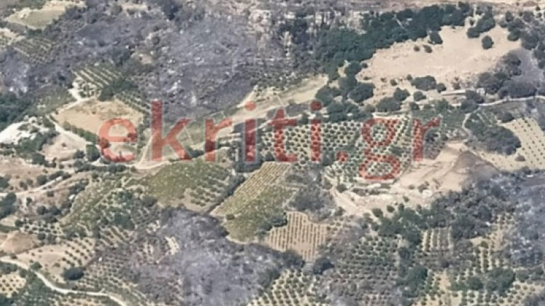 Περιπολίες κατοίκων στον Άγιο Θωμά Ηρακλείου μετά τις πυρκαγιές