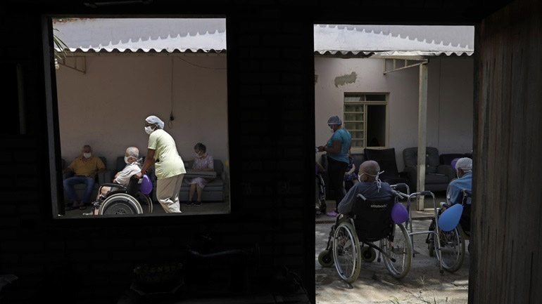 Covid-19: 1.211 θάνατοι το τελευταίο 24ωρο στη Βραζιλία