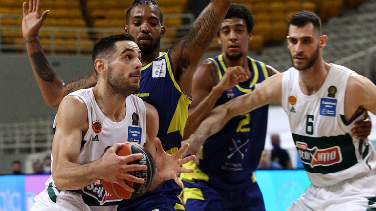 «Χοκς και Γουόριορς εξετάζουν τον Παπαπέτρου»