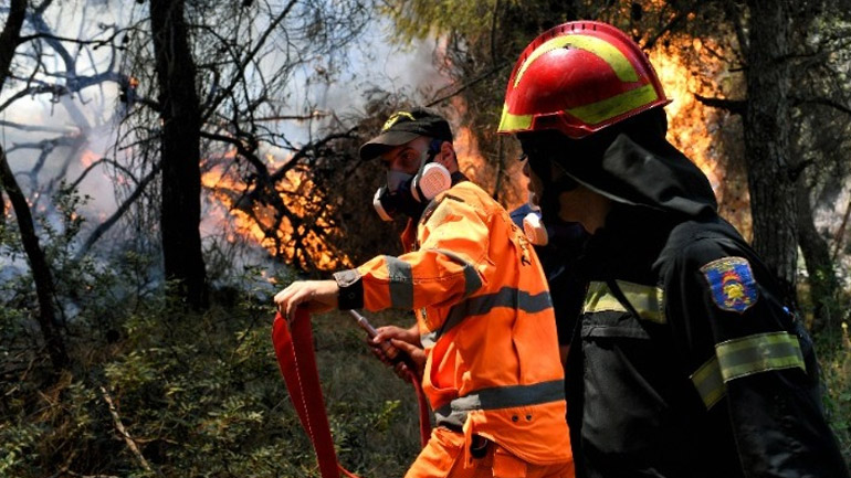 Ρέθυμνο: Φωτιά στο Καστέλι, κοντά στο αεροδρόμιο της Πολεμικής Αεροπορίας