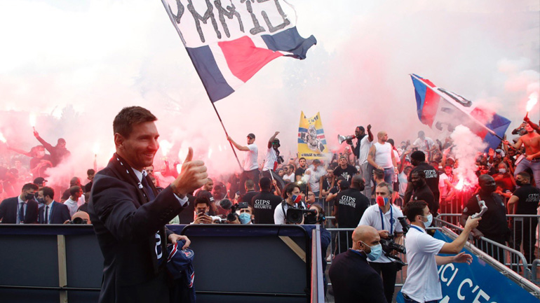 Τρέλα για τον Μέσι στην Παρί Σεν Ζερμέν: Πουλήθηκαν 150.000 φανέλες του σε μόλις επτά λεπτά!