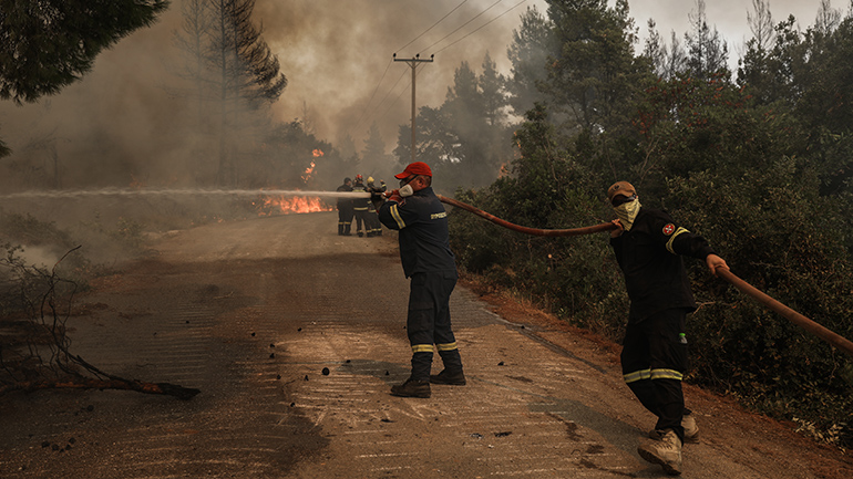 Οι Ρουμάνοι πυροσβέστες διαψεύδουν τα δημοσιεύματα περί σφοδρής κριτικής προς το ελληνικό πυροσβεστικό σώμα