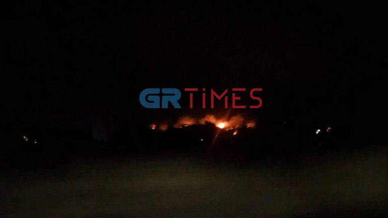 Χαλκιδική: Υπό έλεγχο η φωτιά στη Φούρκα – Βροχή και κινητοποίηση έσωσαν τον οικισμό